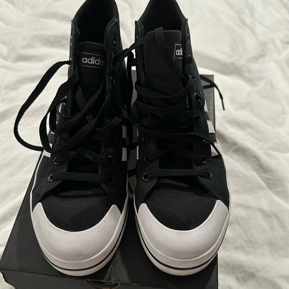 Adidas high tops. Bravada mid. Size 10.